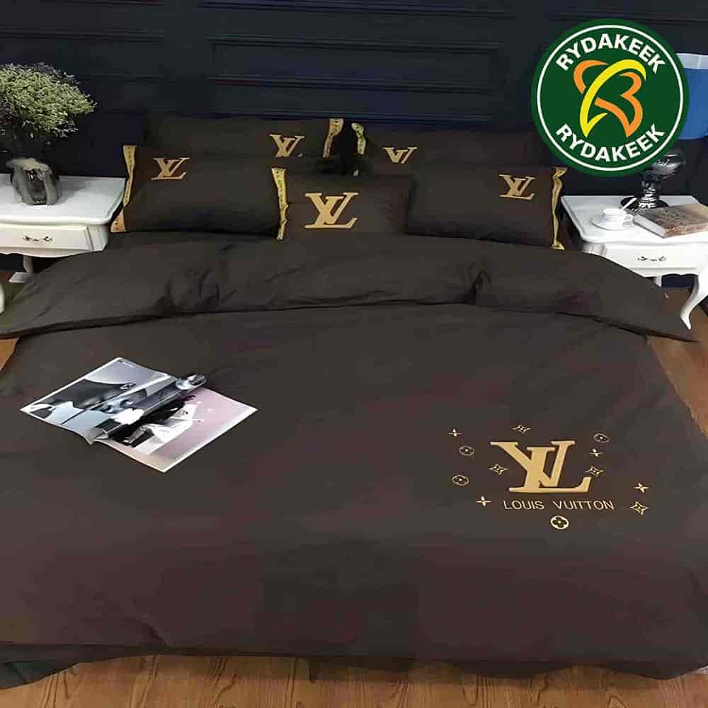 Louis Vuitton Luxury Basic Golden Logo Queen Bedding Set For Elegant Bedroom Decor Louis Vuitton Luxury Basic Golden Logo Queen Bedding Set For Elegant Bedroom Decor