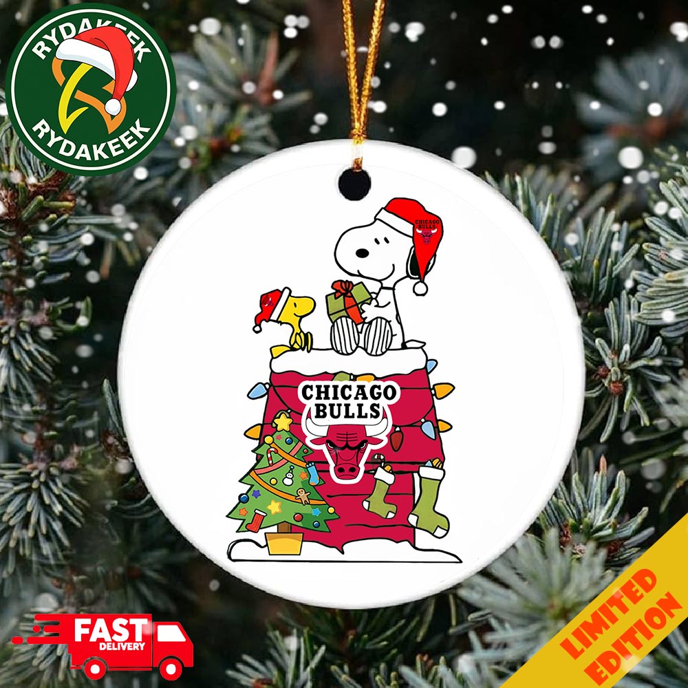 Snoopy And Woodstock NBA Christmas Ornament 2025 For Chicago Bulls Fans Snoopy And Woodstock NBA Christmas Ornament 2025 For Chicago Bulls Fans
